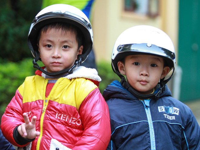 Đại sứ Hoa Kỳ trao tặng 100 mũ bảo hiểm cho trẻ em mồ côi Hà Tĩnh ảnh 10