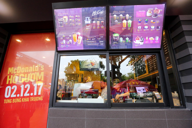 Khám phá nhà hàng thức ăn nhanh McDonald's đầu tiên tại Hà Nội ảnh 6
