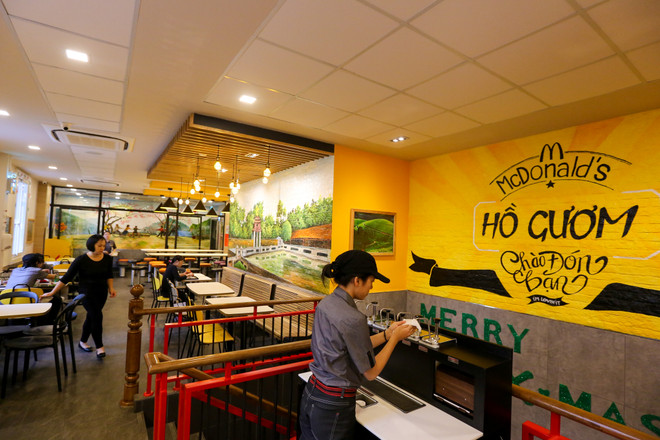 Khám phá nhà hàng thức ăn nhanh McDonald's đầu tiên tại Hà Nội ảnh 15