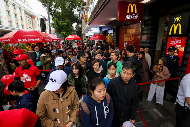 Khám phá nhà hàng thức ăn nhanh McDonald's đầu tiên tại Hà Nội ảnh 4