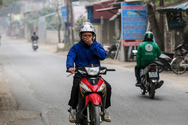 Hà Nội: Xe tải "vượt" biển cấm, dân khốn khổ vì bão bụi ảnh 7