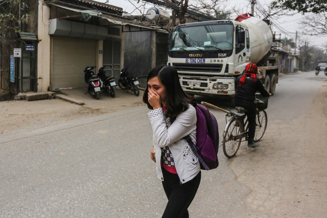 Hà Nội: Xe tải "vượt" biển cấm, dân khốn khổ vì bão bụi ảnh 8