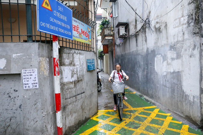 Cận cảnh "làn đường ưu tiên BRT trong ngõ" đầu tiên ở Hà Nội ảnh 6