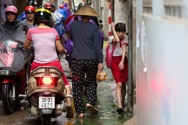 Cận cảnh "làn đường ưu tiên BRT trong ngõ" đầu tiên ở Hà Nội ảnh 10