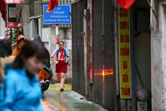 Cận cảnh "làn đường ưu tiên BRT trong ngõ" đầu tiên ở Hà Nội ảnh 4