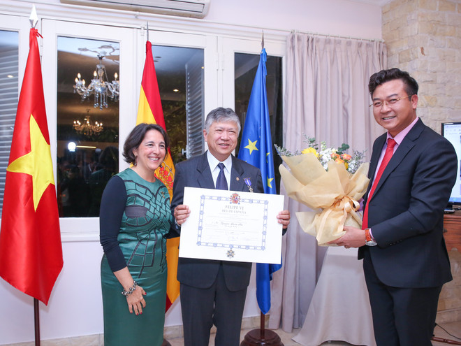 Tổng giám đốc TTXVN đón nhận huân chương cao quý của Tây Ban Nha ảnh 12 Tổng giám đốc TTXVN đón nhận huân chương cao quý của Tây Ban Nha ảnh 12