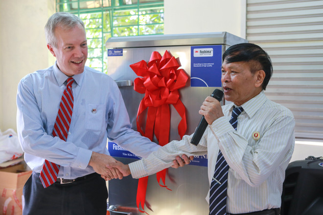 Đại sứ Mỹ làm bánh Trung thu cùng trẻ em Làng Hữu Nghị Việt Nam ảnh 8