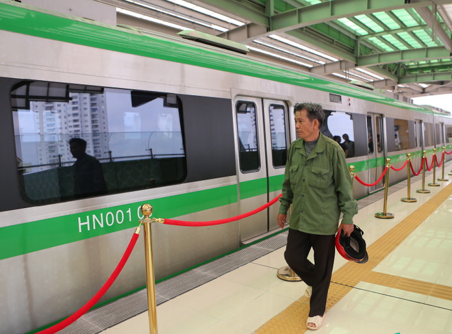 Người dân háo hức tham quan tàu Cát Linh - Hà Đông và ga mẫu La Khê ảnh 19