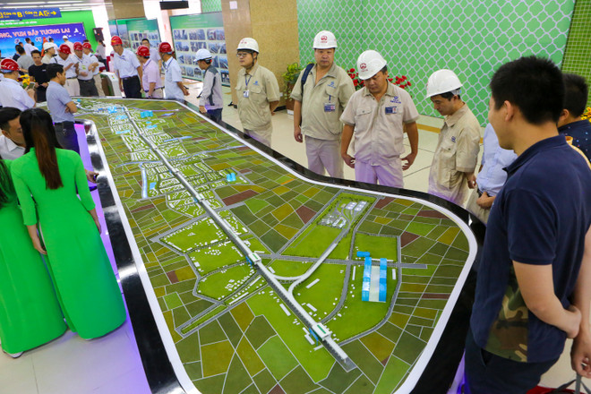 Người dân háo hức tham quan tàu Cát Linh - Hà Đông và ga mẫu La Khê ảnh 10