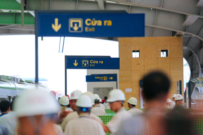 Người dân háo hức tham quan tàu Cát Linh - Hà Đông và ga mẫu La Khê ảnh 16