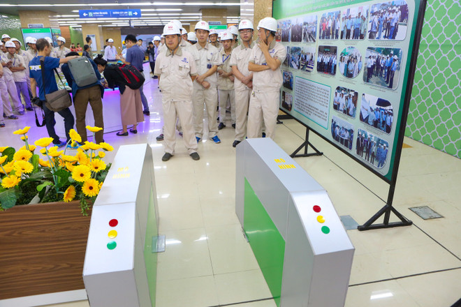 Người dân háo hức tham quan tàu Cát Linh - Hà Đông và ga mẫu La Khê ảnh 9