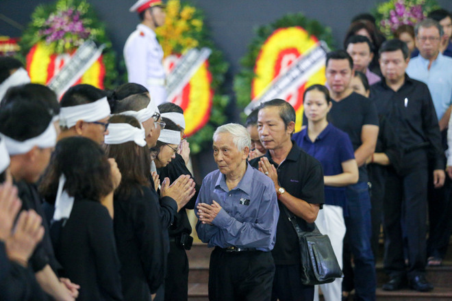 Hàng ngàn đồng nghiệp, bạn bè, độc giả tiễn đưa nhà báo Đỗ Phượng ảnh 13