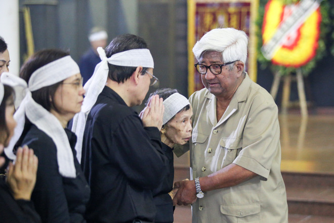 Hàng ngàn đồng nghiệp, bạn bè, độc giả tiễn đưa nhà báo Đỗ Phượng ảnh 9