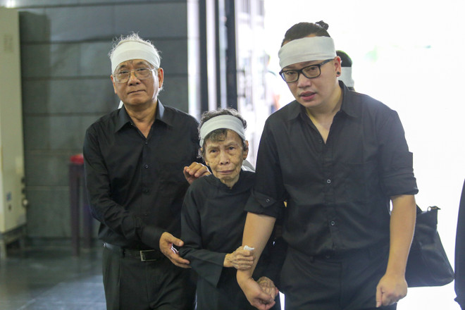 Hàng ngàn đồng nghiệp, bạn bè, độc giả tiễn đưa nhà báo Đỗ Phượng ảnh 6