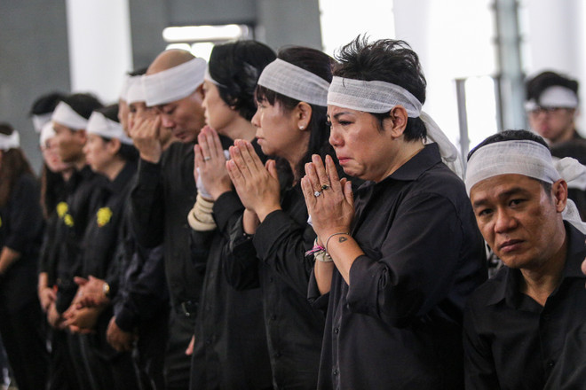 Học sinh Lương Thế Vinh khóc chia tay thầy Văn Như Cương về vĩnh hằng ảnh 14