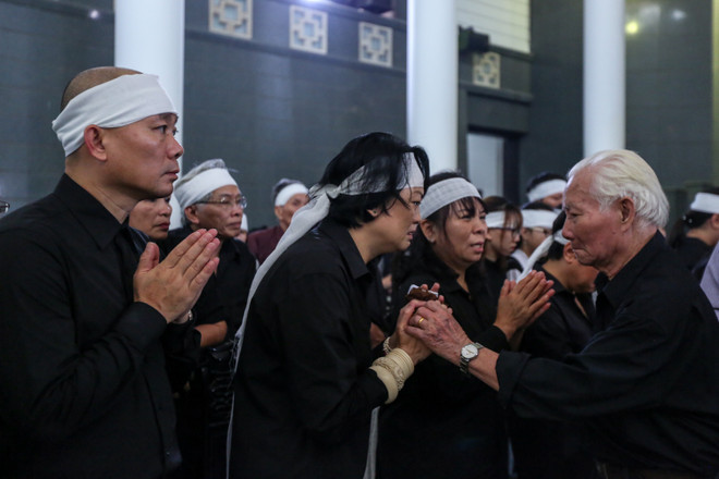 Học sinh Lương Thế Vinh khóc chia tay thầy Văn Như Cương về vĩnh hằng ảnh 20