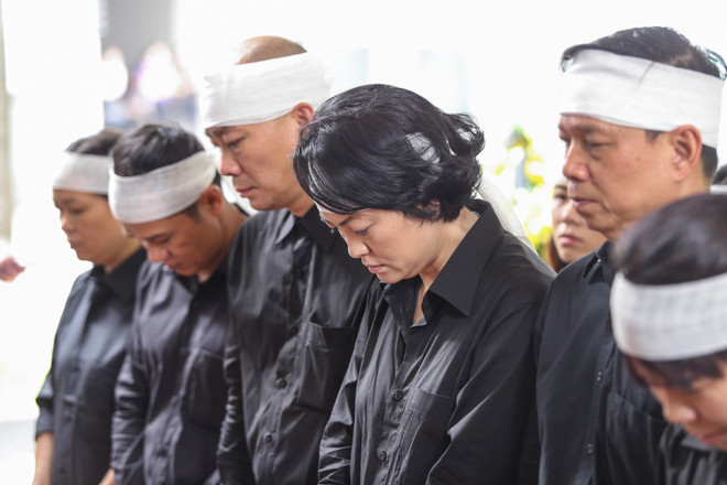 Học sinh Lương Thế Vinh khóc chia tay thầy Văn Như Cương về vĩnh hằng ảnh 12