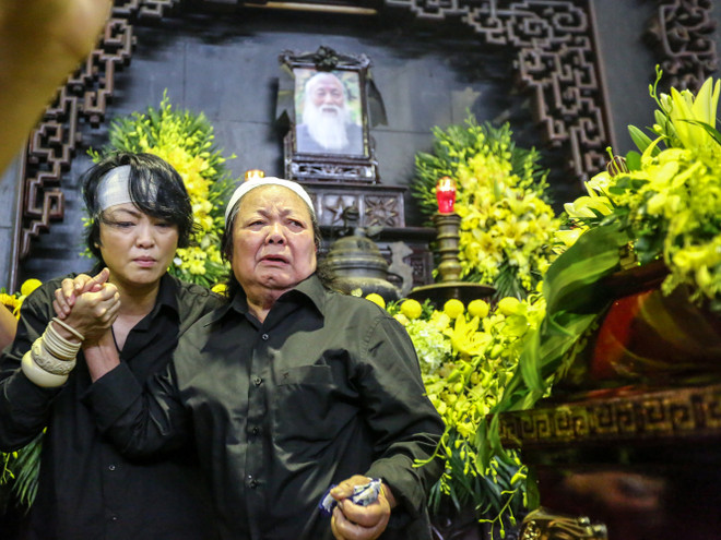 Học sinh Lương Thế Vinh khóc chia tay thầy Văn Như Cương về vĩnh hằng ảnh 15