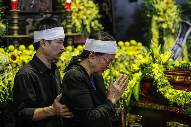 Học sinh Lương Thế Vinh khóc chia tay thầy Văn Như Cương về vĩnh hằng ảnh 19