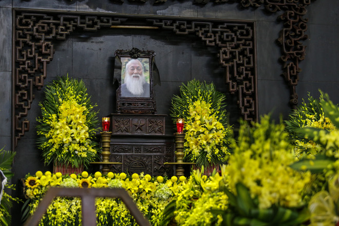 Học sinh Lương Thế Vinh khóc chia tay thầy Văn Như Cương về vĩnh hằng ảnh 13