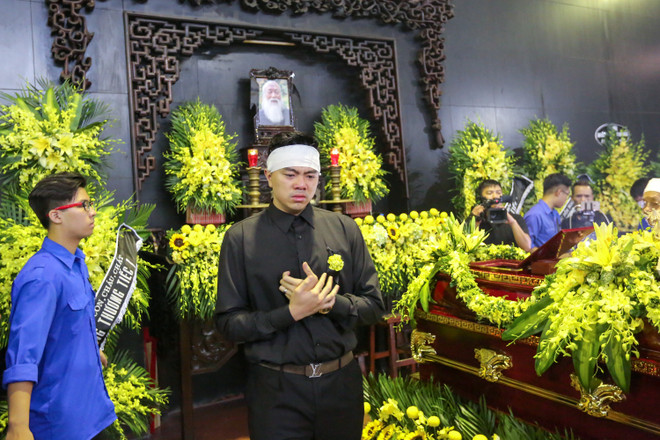 Học sinh Lương Thế Vinh khóc chia tay thầy Văn Như Cương về vĩnh hằng ảnh 16