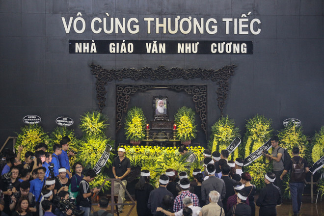 Học sinh Lương Thế Vinh khóc chia tay thầy Văn Như Cương về vĩnh hằng ảnh 21