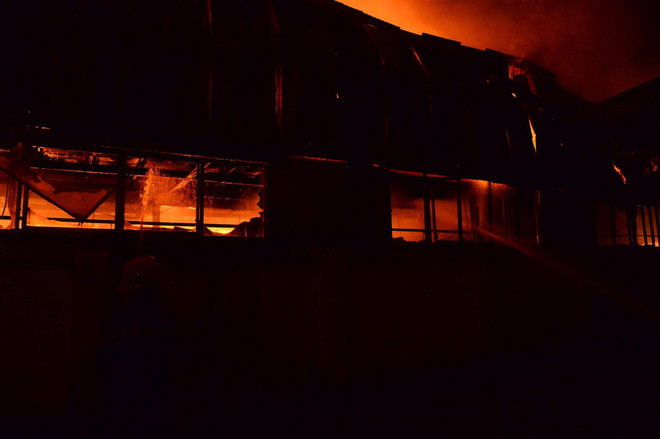 Hà Nội: Cháy tại khu công nghiệp La Phù, người dân bỏ nhà đi sơ tán ảnh 11