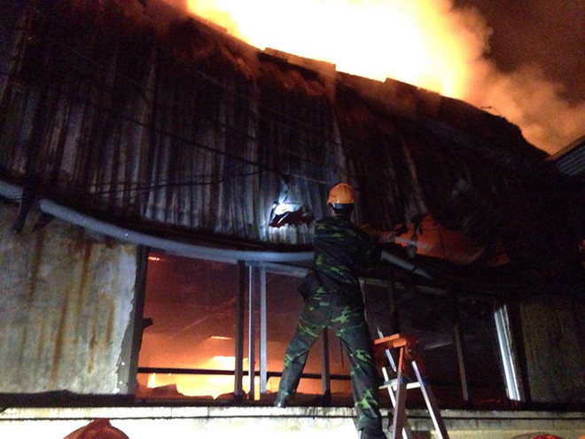 Hà Nội: Cháy tại khu công nghiệp La Phù, người dân bỏ nhà đi sơ tán ảnh 8