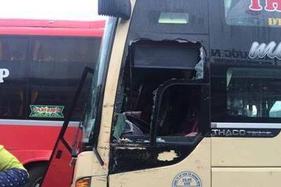 Hà Nội: Xe khách đâm liên hoàn trong bến xe Nước ngầm ảnh 1