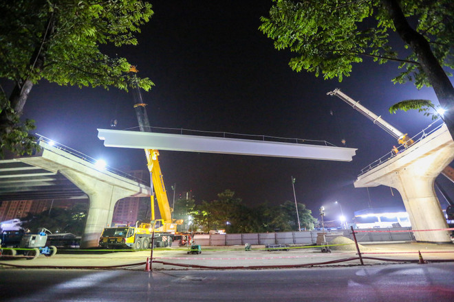 Công nhân trắng đêm lao dầm xây cầu cạn vành đai 3 ảnh 7