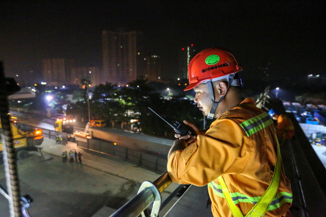 Công nhân trắng đêm lao dầm xây cầu cạn vành đai 3 ảnh 11
