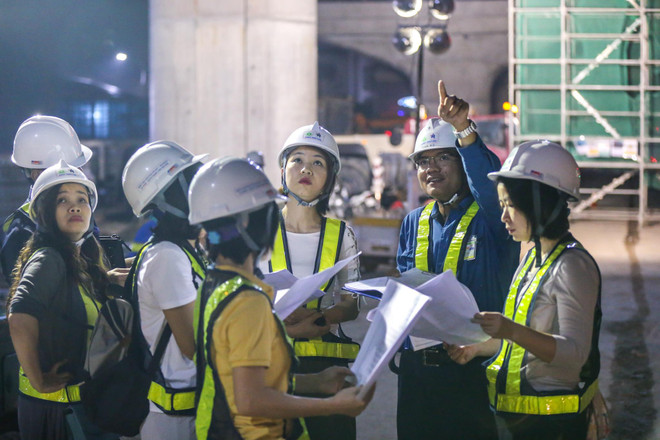 Công nhân trắng đêm lao dầm xây cầu cạn vành đai 3 ảnh 4