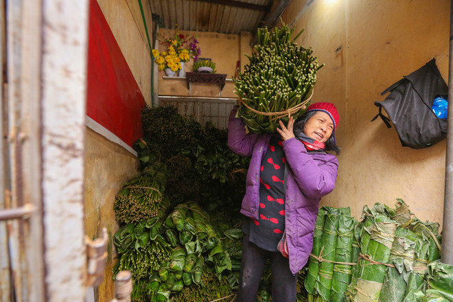Chợ lá dong giữa lòng Hà Nội nhộn nhịp mua bán dịp giáp Tết ảnh 10