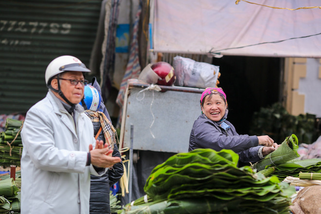 Chợ lá dong giữa lòng Hà Nội nhộn nhịp mua bán dịp giáp Tết ảnh 16