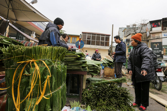 Chợ lá dong giữa lòng Hà Nội nhộn nhịp mua bán dịp giáp Tết ảnh 14