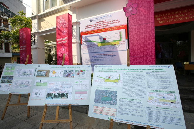 Người Hà Nội thích thú đi xem trưng bày ga tàu điện ngầm Hồ Gươm ảnh 2