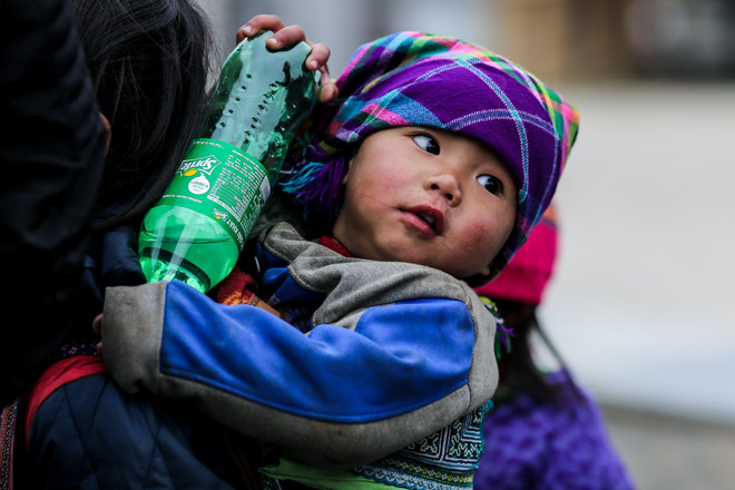 Những em bé Sa Pa lạnh tím tái trong cái rét 'cắt da thịt' ảnh 13