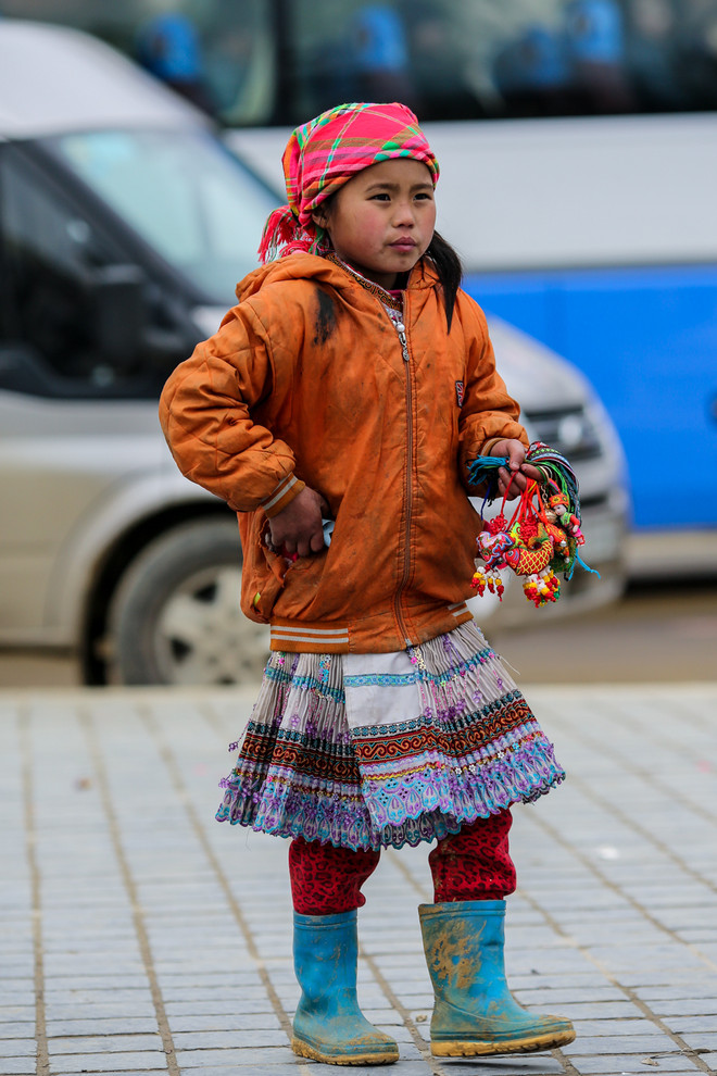 Những em bé Sa Pa lạnh tím tái trong cái rét 'cắt da thịt' ảnh 11