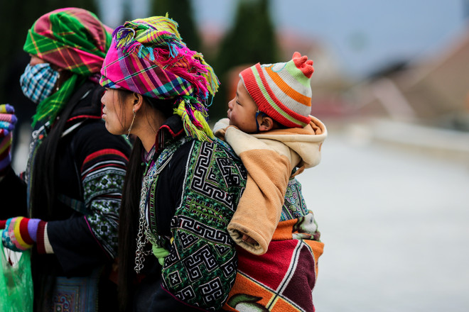 Những em bé Sa Pa lạnh tím tái trong cái rét 'cắt da thịt' ảnh 10