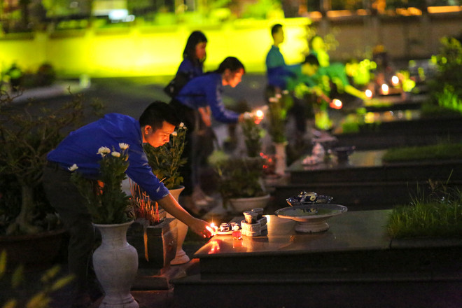 1.000 thanh niên Thủ đô thắp nến tri ân các anh hùng liệt sỹ ảnh 14