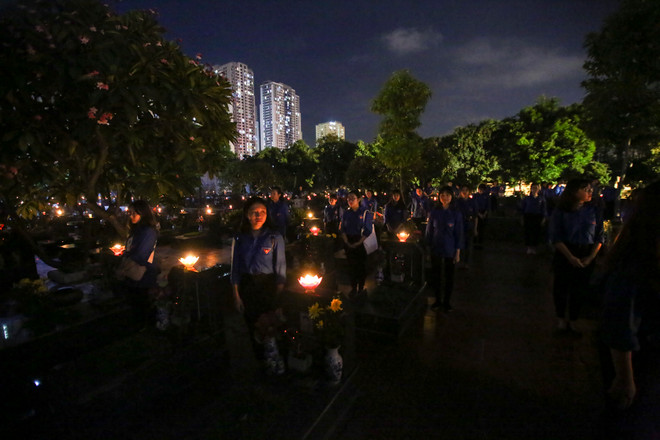 1.000 thanh niên Thủ đô thắp nến tri ân các anh hùng liệt sỹ ảnh 2