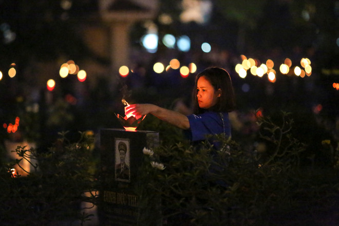 1.000 thanh niên Thủ đô thắp nến tri ân các anh hùng liệt sỹ ảnh 8