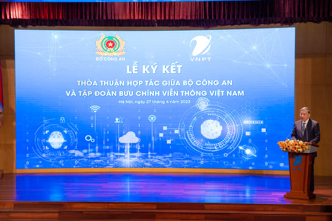 Bộ trưởng Tô Lâm phát biểu tại buổi lễ. (Ảnh: Minh Sơn/Vietnam+) Bộ Công An hợp tác với VNPT trong ứng dụng công nghệ về chuyển đối số ảnh 2
