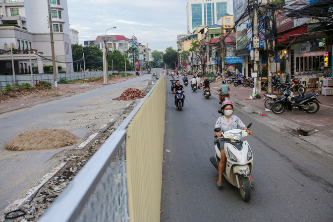 Hà Nội: Xe cộ nối đuôi nhau đi ngược chiều trên đường Cát Linh ảnh 3