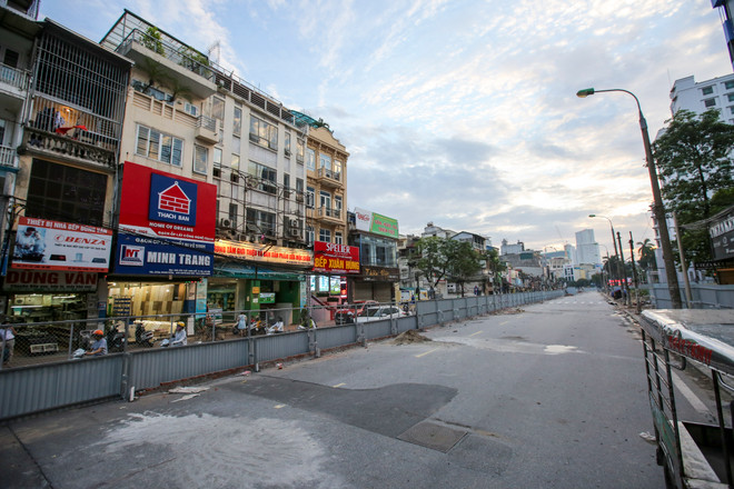 Hà Nội: Xe cộ nối đuôi nhau đi ngược chiều trên đường Cát Linh ảnh 4