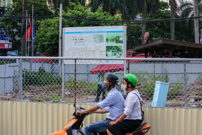 Hà Nội: Xe cộ nối đuôi nhau đi ngược chiều trên đường Cát Linh ảnh 7