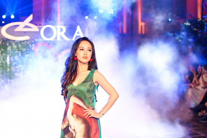 Chiêm ngưỡng màn catwalk điêu luyện của những biên tập viên VTV ảnh 6