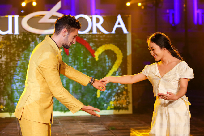 Chiêm ngưỡng màn catwalk điêu luyện của những biên tập viên VTV ảnh 14