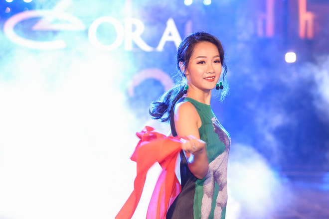 Chiêm ngưỡng màn catwalk điêu luyện của những biên tập viên VTV ảnh 7