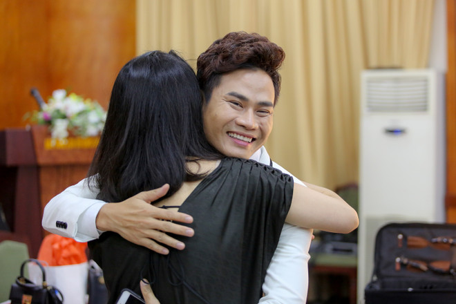 Ngắm dàn biên tập viên VTV xinh đẹp trong hậu trường trước giờ catwalk ảnh 15